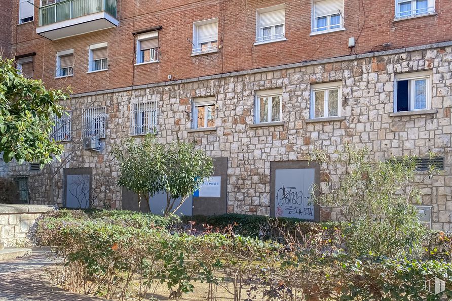 Retail for sale & for rent at Calle Valdecanillas, 9, San Blas - Canillejas, Madrid, 28037 with building, window, plant, fixture, brick, tree, brickwork, facade, landmark and urban design around