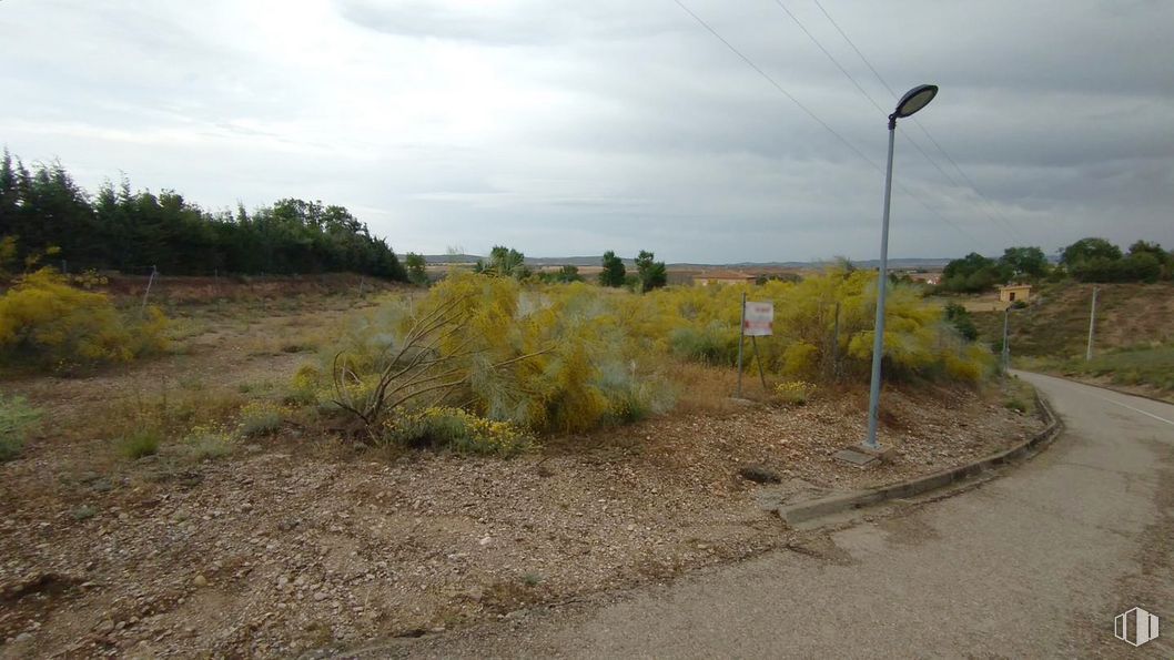 Land for sale at Urbanización El Soto, Estremera, Madrid, 28595 with cloud, sky, plant, street light, natural landscape, tree, asphalt, road surface, plain and grassland around