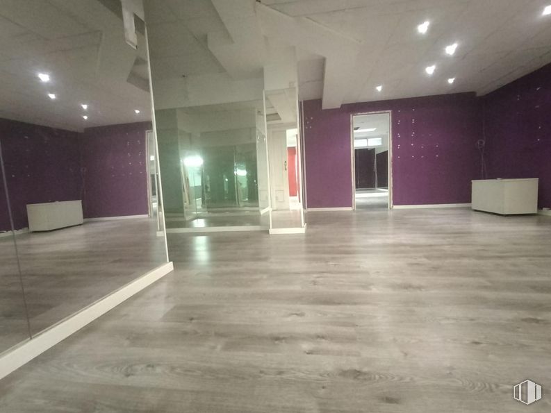 Local en alquiler y venta en Zona Fuencasa, San Fernando de Henares, Madrid, 28830 con accesorio, hall, suelo, suelos, techo, tintes y matices, material compuesto, espacio, hormigón y columna alrededor