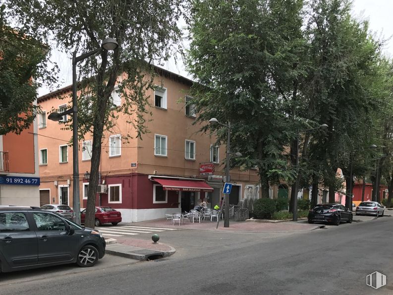 Local en alquiler en Carretera de Andalucía, 39, Aranjuez, Madrid, 28300 con coche, edificio, rueda, vehículo, ventana, planta, neumático, vehículo motorizado, árbol y superficie de carretera alrededor