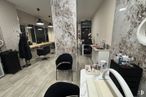 Retail for rent at Calle Campo Estrella, Fuencarral - El Pardo, Madrid, 28050 with chair, light fixture, lighting, clothing, beauty salon, design, office chair and mirror around