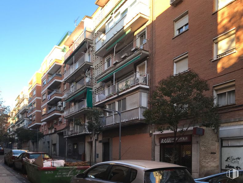 Local en alquiler y venta en Avenida Carabancheles, 15, Alcorcón, Madrid, 28921 con coche, ventana, vehículo terrestre, vehículo, edificio, cielo, neumático, rueda, diseño urbano y condominio alrededor