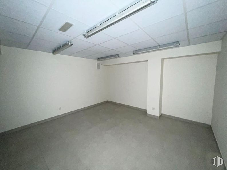 Local en venta en Barrio El Pilar, Fuencarral - El Pardo, Madrid, 28029 con lámpara, alumbrado, accesorio, suelo, suelos, edificio, techo, hall, material compuesto y evento alrededor