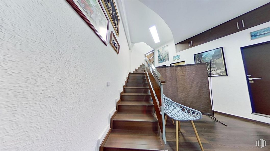 Retail for sale at Calle Martínez de la Riva, Puente de Vallecas, Madrid, 28018 with door, picture frame, interior design, wall, wood, flooring, floor, ceiling, stairs and lighting around