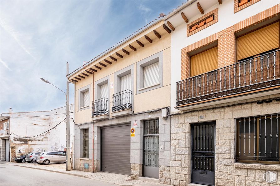 Local en alquiler en Calle Cruz de San Francisco, 53, Colmenar Viejo, Madrid, 28770 con coche, puerta, ventana, propiedad, cielo, edificio, nube, rueda, casa y barrio alrededor