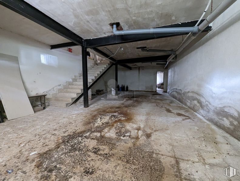 Retail for rent at Calle San Sebastián, Valdetorres de Jarama, Madrid, 28150 with floor, flooring, composite material, concrete, ceiling, wood, event, building, room and soil around