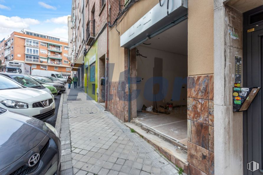 Local en venta en Calle Constancia, Chamartín, Madrid, 28002 con coche, edificio, vehículo, iluminación del automóvil, infraestructura, ventana, matrícula del vehículo, diseño automovilístico, planta y vehículo de motor alrededor