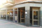 Retail for sale at Calle Alondra, Carabanchel, Madrid, 28025 with door, fixture, building, facade, shade, glass, car, composite material, wheel and window around