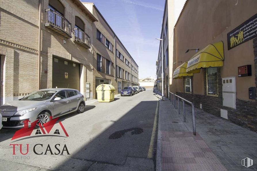 Retail for sale & for rent at Zona Centro, Bargas, Toledo, 45593 with car, building, window, wheel, tire, sky, automotive lighting, vehicle, road surface and asphalt around