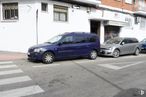 Retail for sale at Calle Víctor Manuel III, Carabanchel, Madrid, 28019 with car, wheel, window, tire, automotive parking light, vehicle, land vehicle, automotive tire, building and motor vehicle around