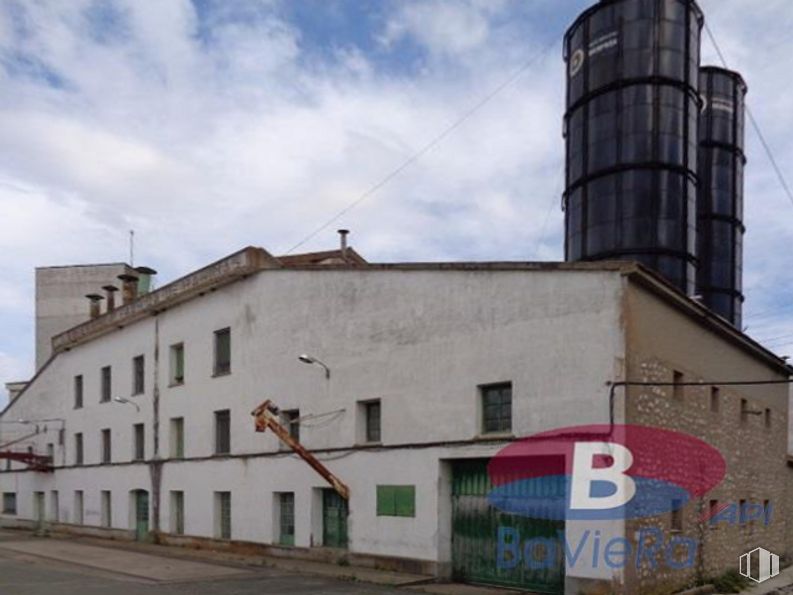 Industrial for sale at Zona Mandayona , Mandayona, Guadalajara, 19294 with building, cloud, sky, window, property, fixture, residential area, wall, real estate and facade around