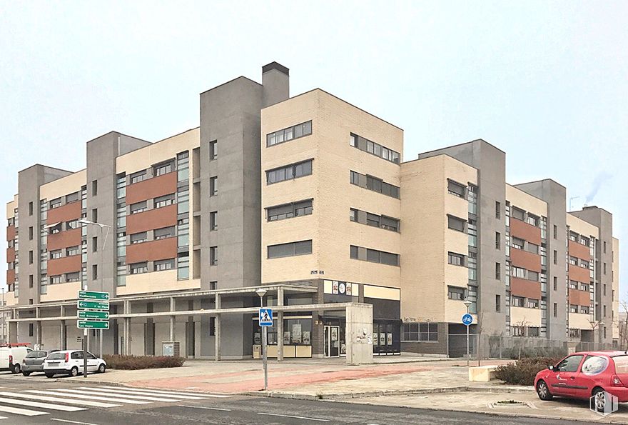 Local en alquiler y venta en Calle Pablo Picasso, Alcorcón, Madrid, 28922 con coche, edificio, vehículo terrestre, cielo, rueda, propiedad, vehículo, ventana, neumático y luz de la calle alrededor