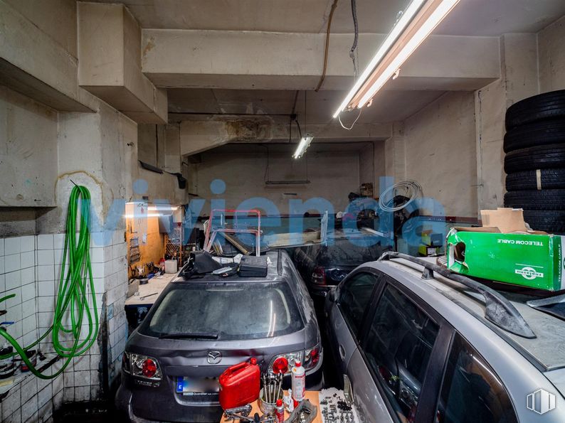 Local en venta en Calle Divino Redentor, Tetuán, Madrid, 28029 con coche, neumático, vehículo, vehículo de motor, matrícula del vehículo, iluminación del automóvil, diseño automovilístico, neumático de automoción, modo de transporte y exterior del automóvil alrededor