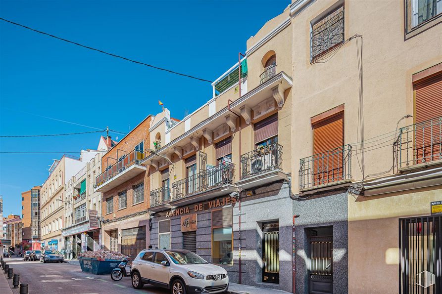 Local en alquiler en Calle Pedro Villar, 7, Tetuán, Madrid, 28020 con coche, ventana, edificio, neumático, rueda, propiedad, cielo, vehículo, infraestructura y planta alrededor