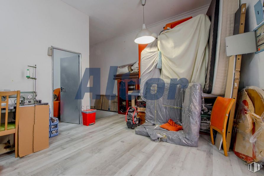 Local en venta en Calle Veza, 7, Tetuán, Madrid, 28029 con lámpara, alumbrado, madera, textil, marco, naranja, edificio, interiorismo, suelo y sala de estar alrededor