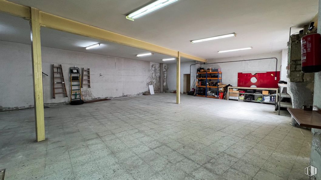 Retail for sale at Calle Nueva, Guadarrama, Madrid, 28440 with light fixture, furniture, lighting, floor, flooring, shelf, hall, shelving, building and ceiling around