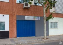 Local en alquiler en Zona Fresnos, Torrejón de Ardoz, Madrid, 28850 con ventana, puerta, durante el día, propiedad, edificio, albañilería, superficie de la carretera, ladrillo, madera y accesorio alrededor