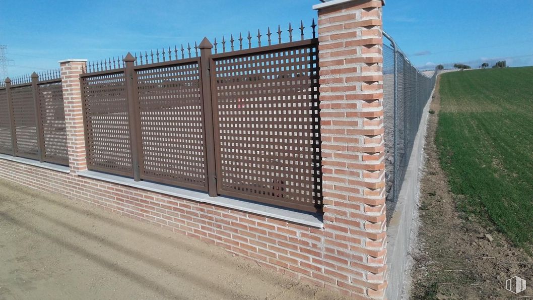 Land for sale at Carretera CM-4004, Yuncos, Toledo, 45210 with sky, wood, shade, brickwork, brick, neighbourhood, residential area, road surface, roof and facade around