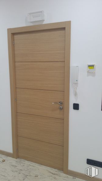 Oficina en alquiler en Edificio Ecu, Calle Medea, 4, San Blas - Canillejas, Madrid, 28037 con armario, ebanistería, mueble, cajón, cajonera, madera, puerta, estante, piso y tinte para madera alrededor