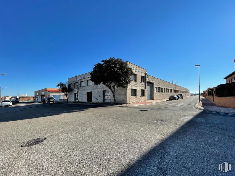 Industrial for sale at Calle Salve, Torrijos, Toledo, 45500 with building, sky, street light, blue, road surface, asphalt, house, tar, landscape and tints and shades around