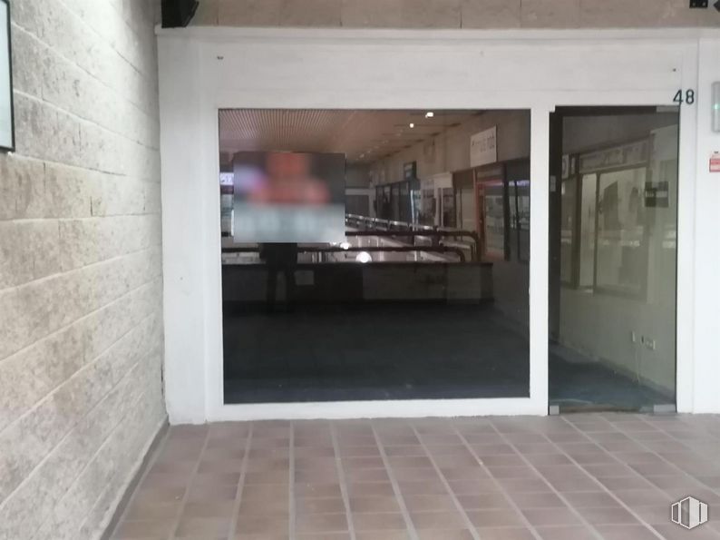 Local en venta en Centro comercial Monte Rozas, Las Rozas de Madrid, Madrid, 28230 con puerta, accesorio, suelos, madera, suelo, rectángulo, material compuesto, material de construcción, fachada y vidrio alrededor