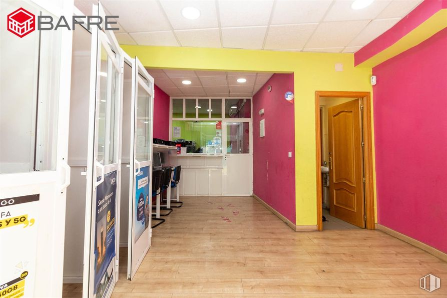 Local en venta en Calle San Raimundo, Tetuán, Madrid, 28039 con puerta, planta de interior, edificio, interiorismo, ebanistería, accesorio, suelo, suelos, silla y hall alrededor