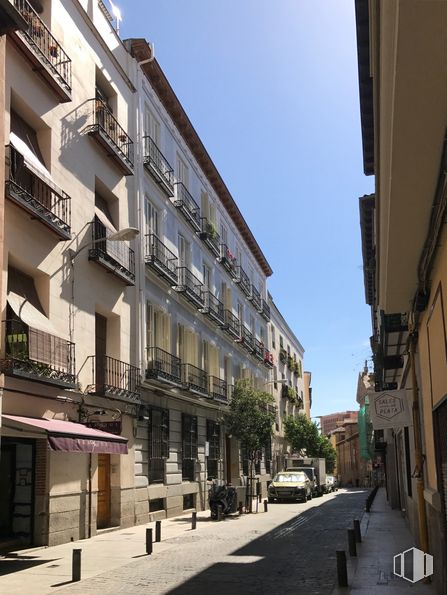 Oficina en alquiler en Calle Lope de Vega, 13, Centro, Madrid, 28014 con edificio, cielo, propiedad, ventana, infraestructura, planta, diseño urbano, vecindario, propiedad material y barrio residencial alrededor