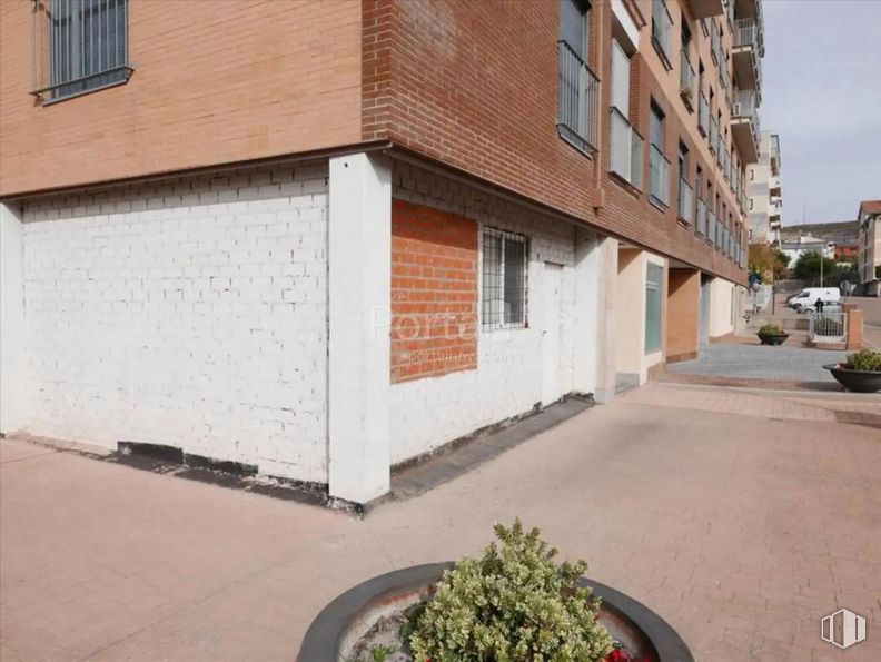 Local en venta en Calle Rigoberta Menchú, Cuéllar, Segovia, 40200 con ventana, planta de interior, planta, propiedad, edificio, superficie de la carretera, asfalto, diseño urbano, zona residencial y madera alrededor