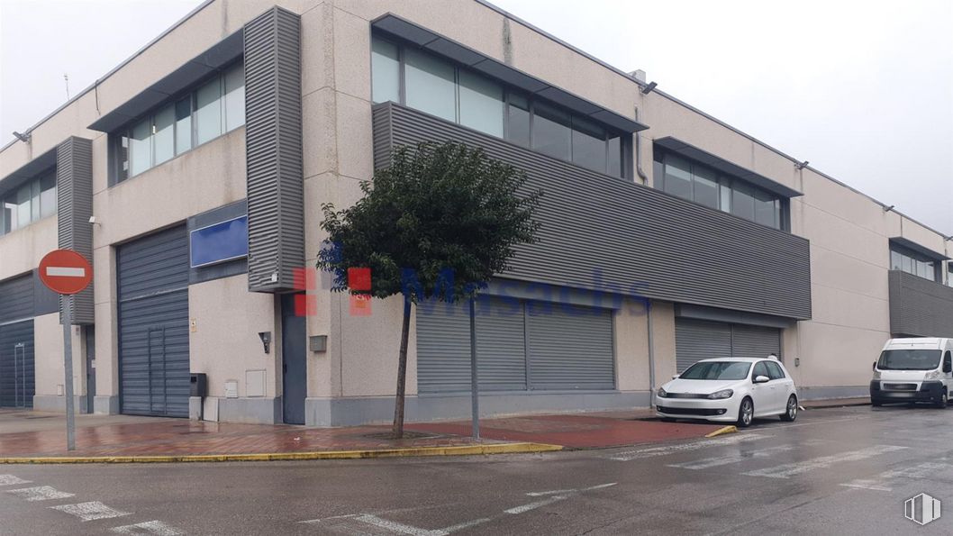 Nave en venta en Calle Ferrocarril, Meco, Madrid, 28880 con coche, camioneta, ventana, edificio, luz de estacionamiento, propiedad, neumático, vehículo, cielo y rueda alrededor