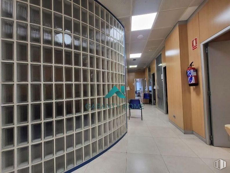 Local en venta en Zona Goya, Salamanca, Madrid, 28006 con edificio, suelo, suelos, accesorio, ingeniería, máquina, diseño automovilístico, vidrio, azul eléctrico y edificio comercial alrededor