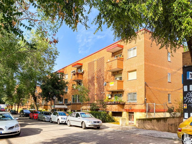 Local en venta en Calle Constitución, 19, Daganzo de Arriba, Madrid, 28814 con coche, edificio, vehículo terrestre, neumático, cielo, planta, rueda, durante el día, propiedad y vehículo alrededor