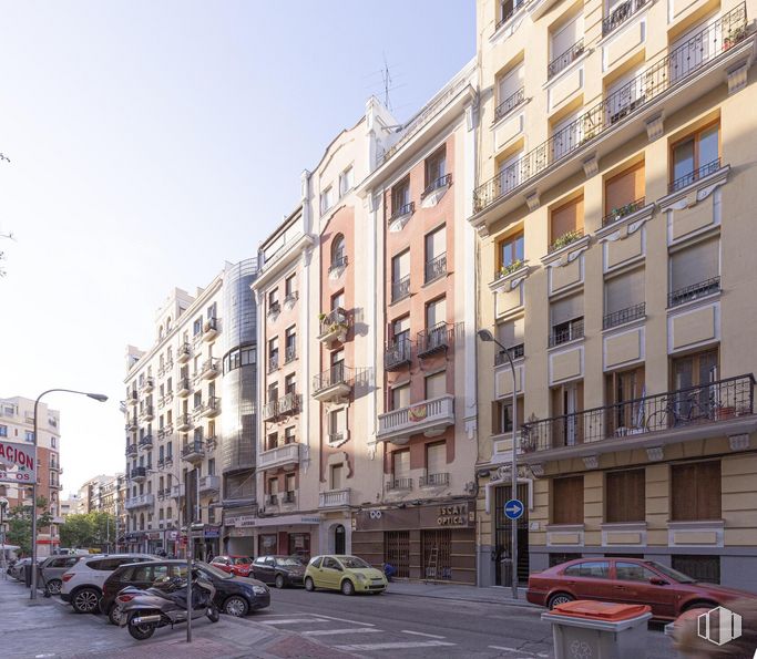 Local en venta en Calle Jerónimo de la Quintana, 5, Chamberí, Madrid, 28010 con coche, edificio, vehículo terrestre, rueda, neumático, vehículo, ventana, cielo, diseño urbano y condominio alrededor