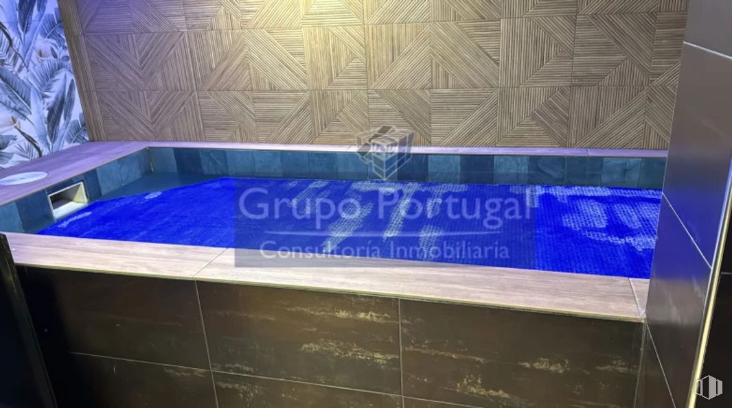 Retail for rent at Zona Prosperidad, Chamartín, Madrid, 28002 with jacuzzi, flooring, floor, swimming pool, composite material, tile, hot tub, design, hotel and cleanliness around