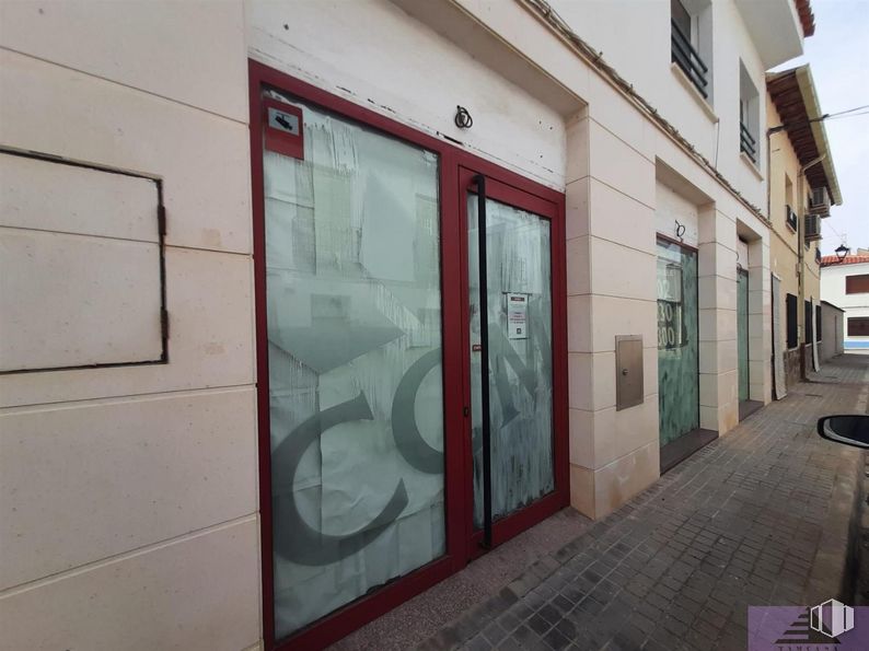 Retail for sale & for rent at Zona centro, El Romeral, Toledo, 45770 with door, building, window, fixture, facade, glass, font, house, flooring and metal around