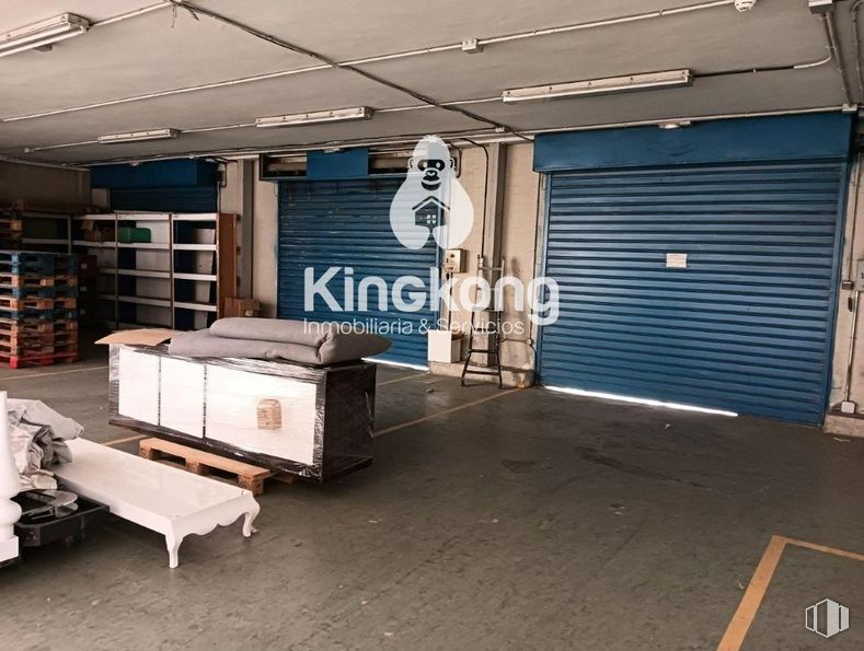 Industrial for rent at Zona Rivas Futura, Rivas-Vaciamadrid, Madrid, 28529 with building, floor, wood, flooring, asphalt, gas, machine, automotive exterior, service and ceiling around