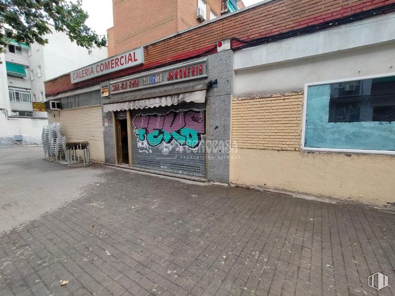 Local en alquiler y venta en Calle Villamil, Móstoles, Madrid, 28934 con ventana, edificio, superficie de la carretera, asfalto, árbol, albañilería, ladrillo, madera, acera y fachada alrededor