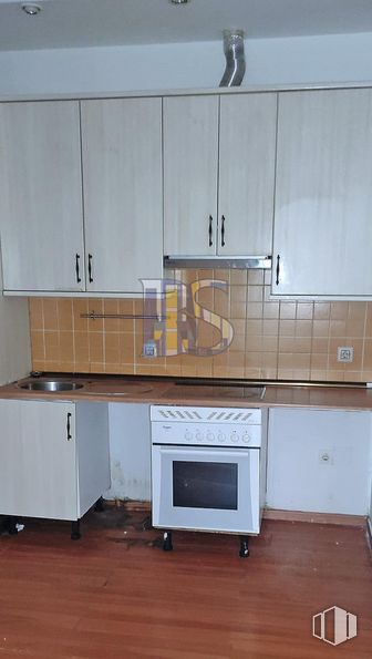 Oficina en venta en Calle Maqueda, La Latina, Madrid, 28024 con horno, ebanistería, propiedad, encimera, mueble, fregadero, grifo, cocina, madera y aparato de cocina alrededor