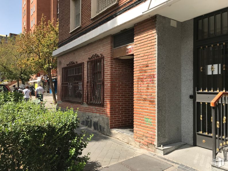 Local en venta en Calle Humanes, 5, Puente de Vallecas, Madrid, 28038 con ventana, casa, puerta, planta, edificio, propiedad, albañilería, ladrillo, arquitectura y madera alrededor