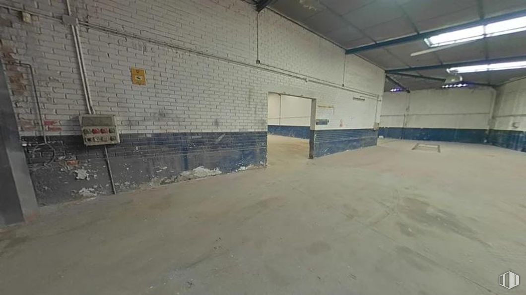 Industrial for sale at Carretera Campo Real, Arganda del Rey, Madrid, 28500 with light fixture, lighting, floor, flooring, ceiling, composite material, concrete, hall, building material and basement around