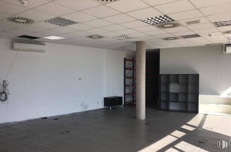 Oficina en venta en Carretera Coruña, Las Rozas de Madrid, Madrid, 28290 con edificio, hall, suelo, suelos, accesorio, puerta, techo, espacio, madera y evento alrededor