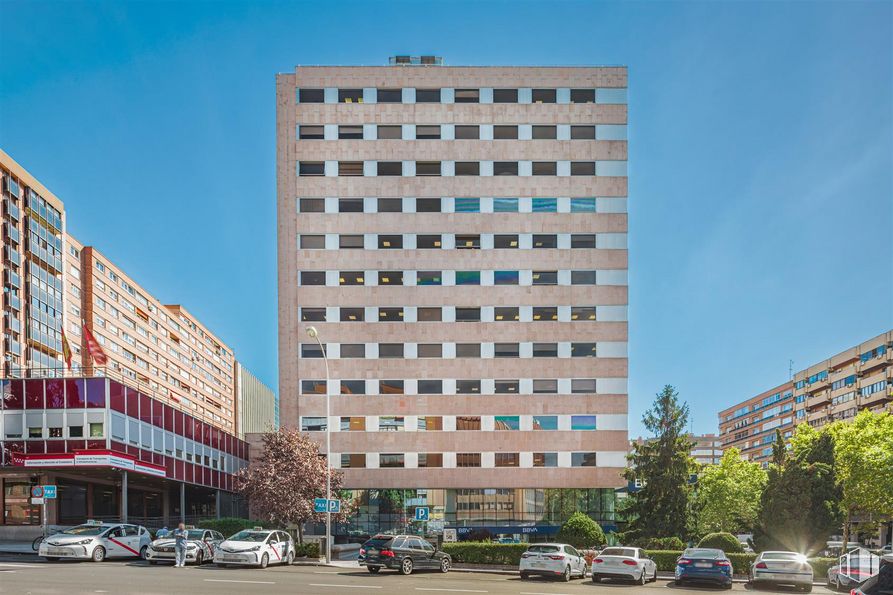 Oficina en alquiler en Calle Orense, 58, Tetuán, Madrid, 28020 con edificio, coche, cielo, ventana, vehículo, diseño urbano, bloque de pisos, casa, condominio y rueda alrededor