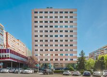 Oficina en alquiler en Calle Orense, 58, Tetuán, Madrid, 28020 con edificio, coche, cielo, ventana, vehículo, diseño urbano, bloque de pisos, casa, condominio y rueda alrededor