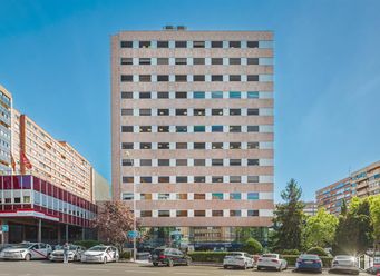 Oficina en alquiler en Calle Orense, 58, Tetuán, Madrid, 28020 con edificio, coche, cielo, ventana, vehículo, diseño urbano, bloque de pisos, casa, condominio y rueda alrededor