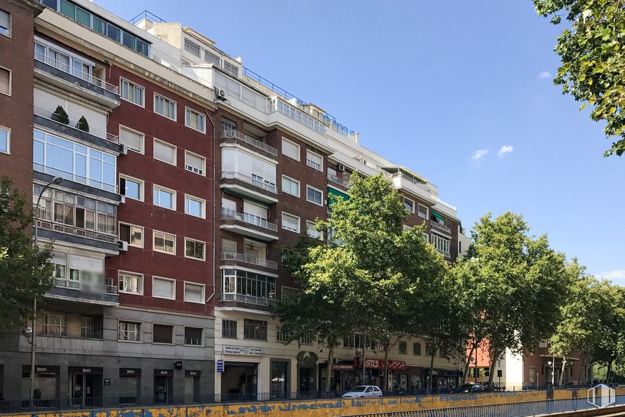 Local en alquiler en Calle Doctor Esquerdo, 8, Salamanca, Madrid, 28028 con edificio, cielo, ventana, nube, diseño urbano, árbol, bloque de torres, condominio, barrio y zona residencial alrededor