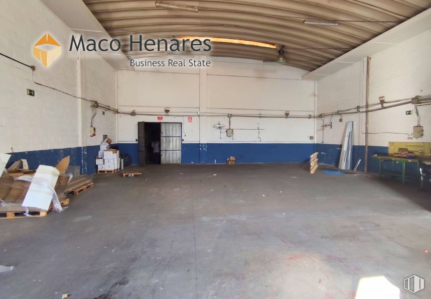 Industrial for rent at Calle Lisboa, 9, Torres de la Alameda, Madrid, 28813 with floor, flooring, ceiling, concrete, hall, building material, parking, daylighting and plaster around