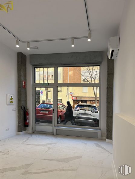 Retail for sale & for rent at Calle Bañeza, Fuencarral - El Pardo, Madrid, 28029 with person, car, clothing, tire, wheel, automotive lighting, automotive design, vehicle, hall and fixture around