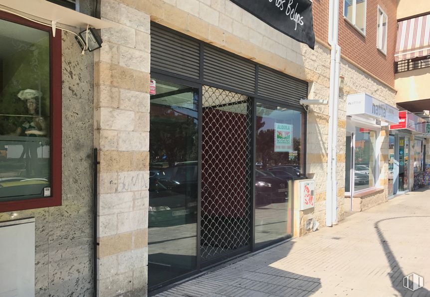 Retail for rent at Calle Madroños, Collado Villalba, Madrid, 28400 with building, fixture, window, facade, sidewalk, city, shade, glass, road surface and composite material around