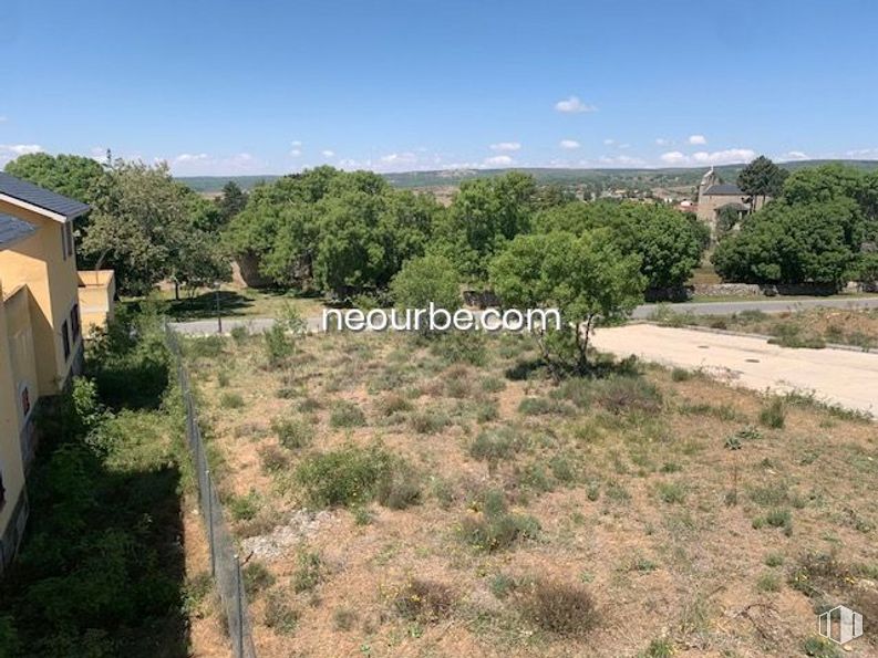 Land for sale at Casco urbano, Navalperal de Pinares, Ávila, 05240 with house, sky, plant, plant community, natural landscape, tree, land lot, landscape, real estate and cloud around