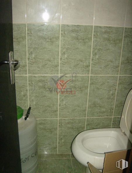 Retail for sale at Zona Centro, Cuenca, 16001 with toilet, plumbing fixture, property, toilet seat, light, bathroom, fixture, interior design, architecture and flooring around