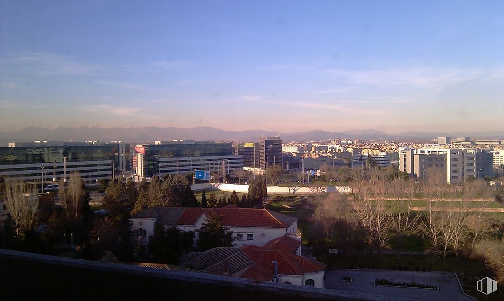 Oficina en alquiler en Edificio B, Avenida Manoteras, 10, Hortaleza, Madrid, 28050 con edificio, cielo, nube, bloque de torre, ventana, ocaso, árbol, paisaje urbano, barrio y horizonte alrededor